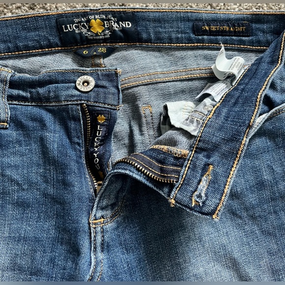 Women’s Lucky Brand Jeans Sweet Straight size 6/28 - Picture 1 of 3